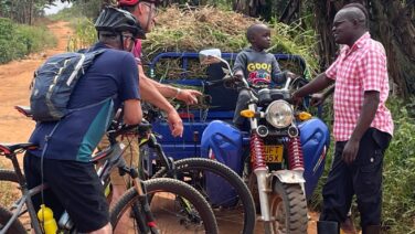 Alltägliche Begegnungen auf der eBike Mountainbike Safari