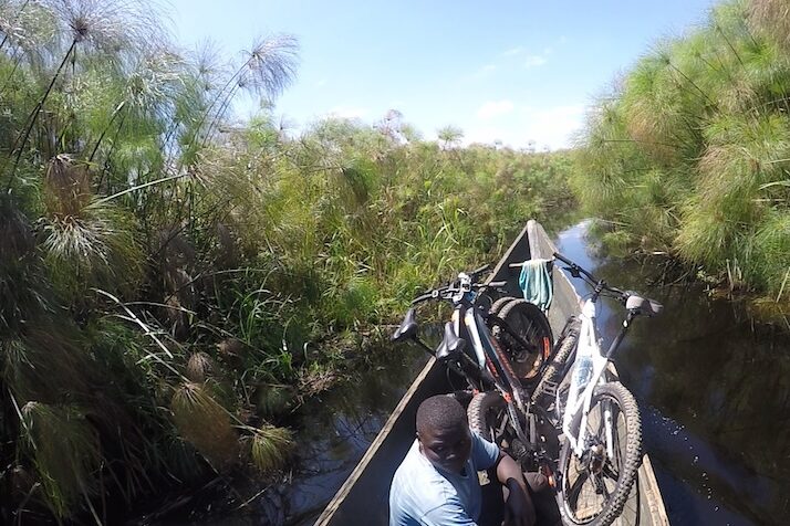 Mit dem eBike Mountainbike durch die Mabamba Sümpfe