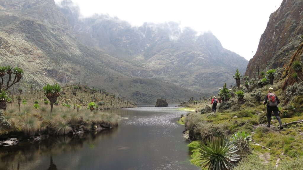 Safari Trekking Reise wandern am Kitandara See 1