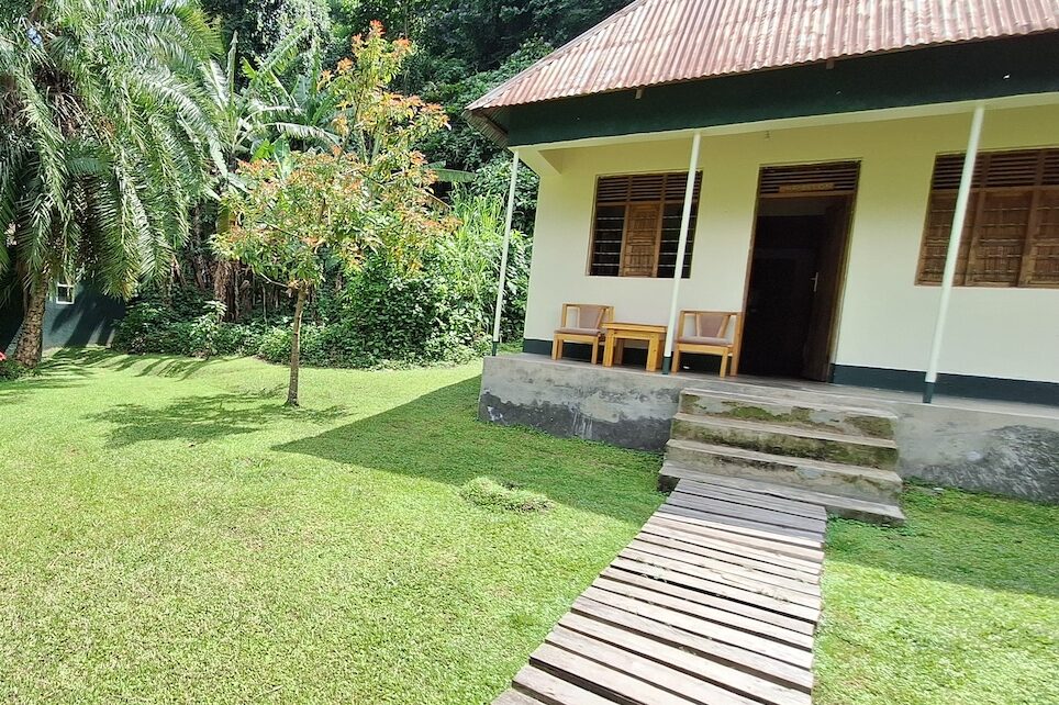 Anlage des Ruboni Community Camps mit Cottages