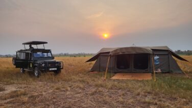 Glamping Spot Savanne im Abendlicht