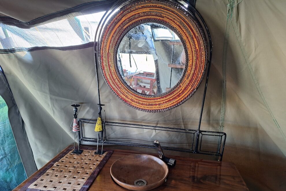 Glamping Zelt Waschtisch mit Spiegel